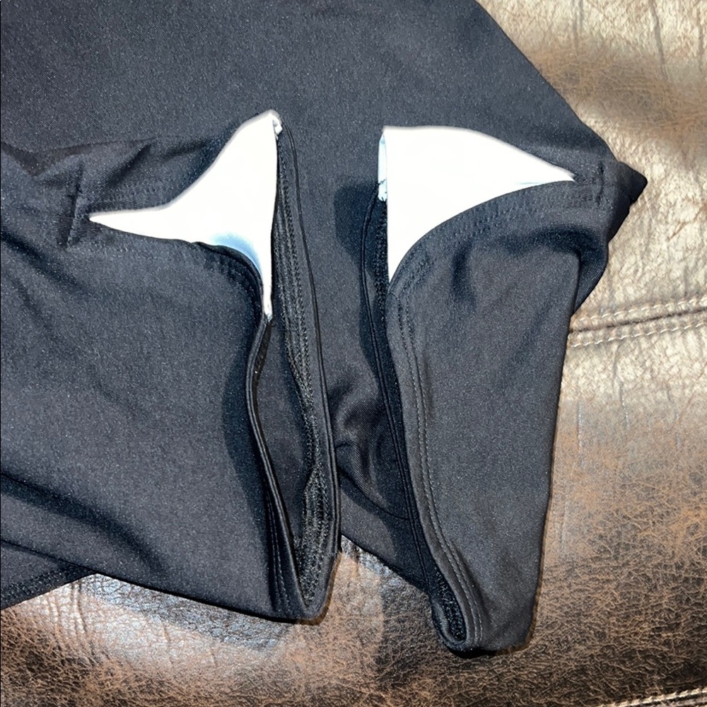 GAP Body Black Capris - Picture 5 of 7